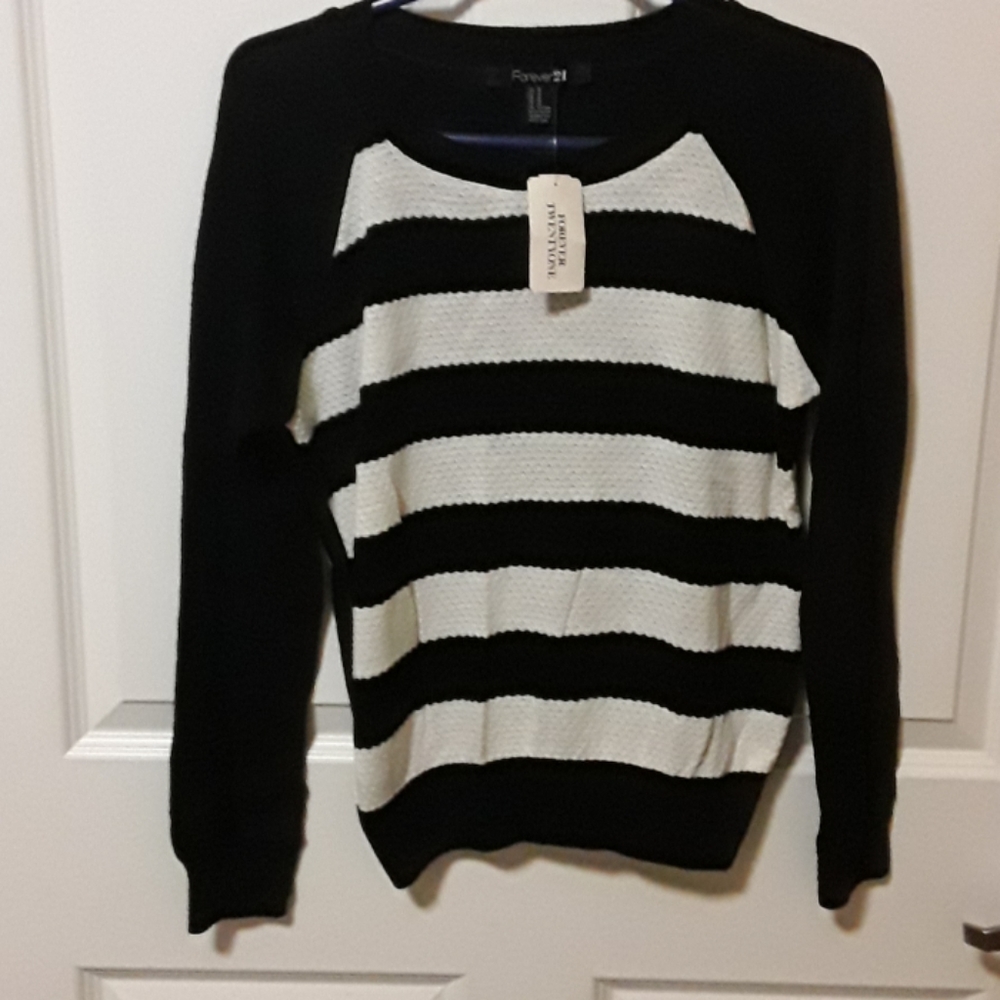 Womens black and white Forever 21 sweatshirt